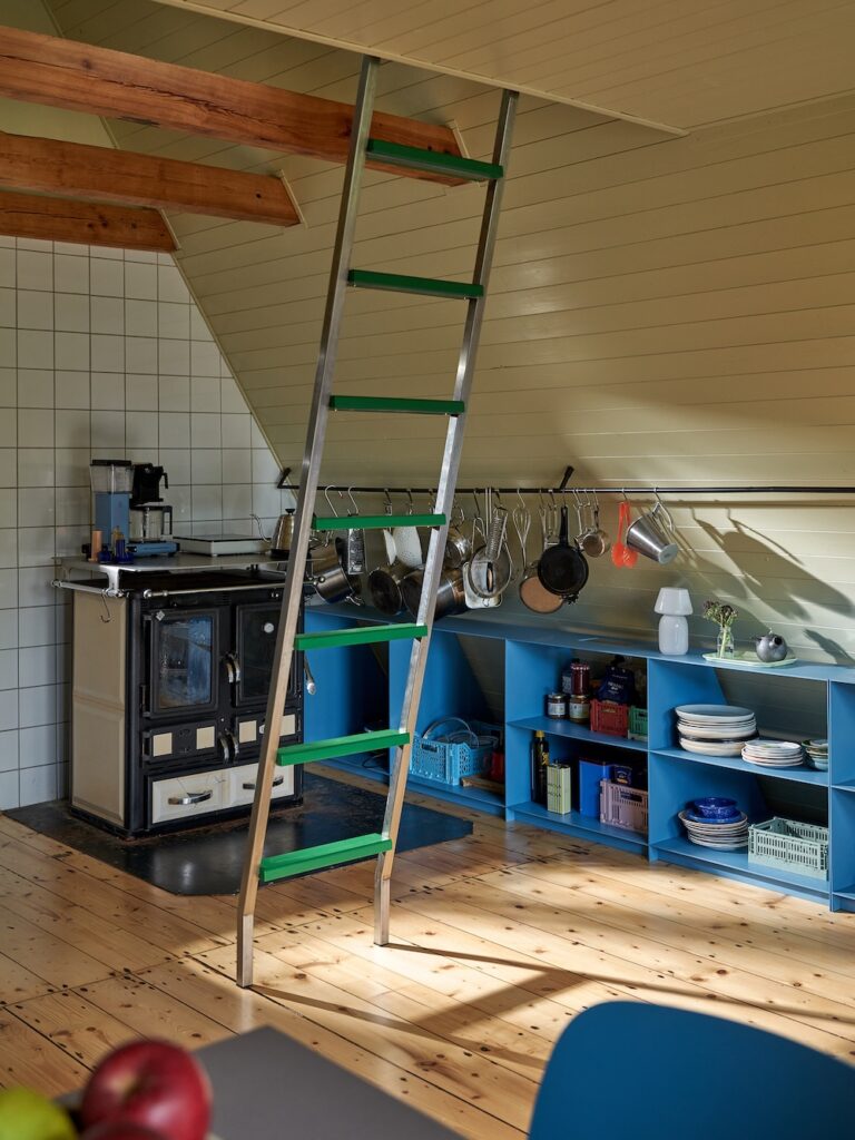 Cottage kitchen corner with stove and open shelving