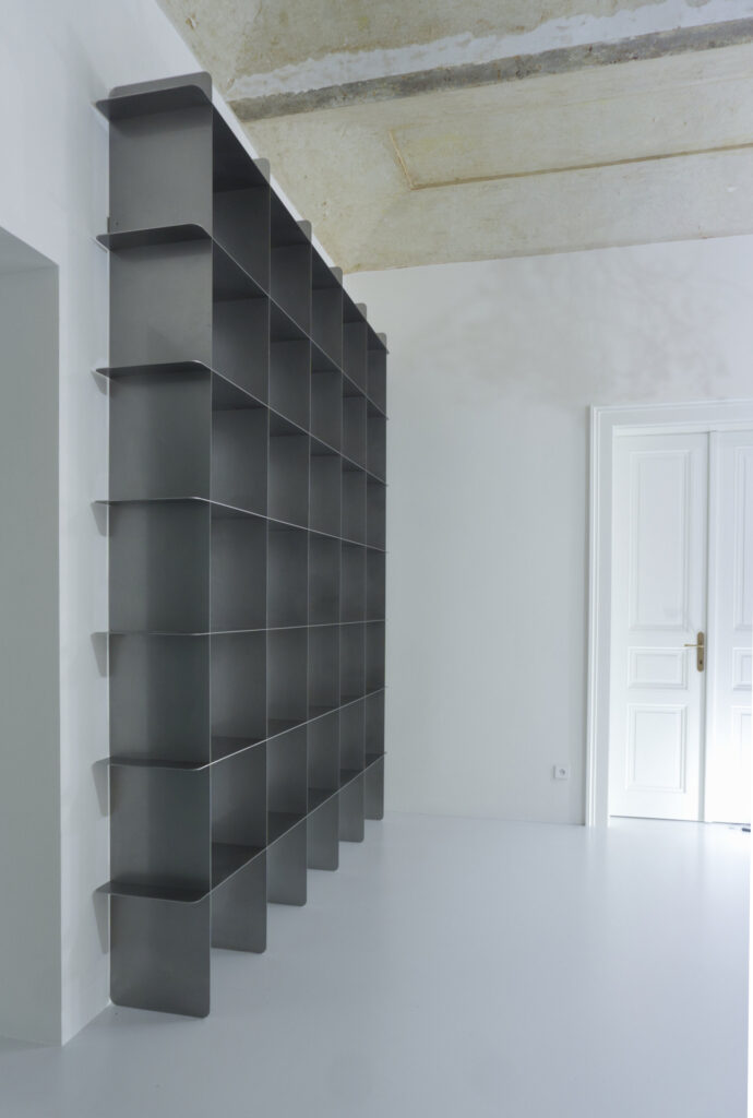 Custom Mesh stainless steel bookcase seen from the side